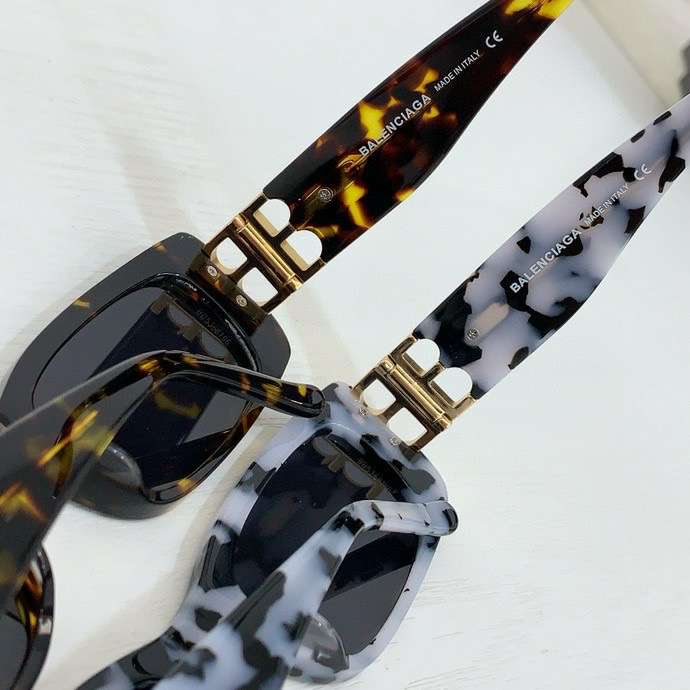 Picture of Balenciga Sunglasses _SKUfw55596135fw